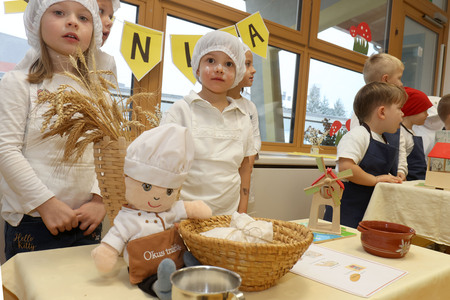 Tradicionalni slovenski zajtrk  vrtec Cerknica 04 Foto Ljubo Vukelič